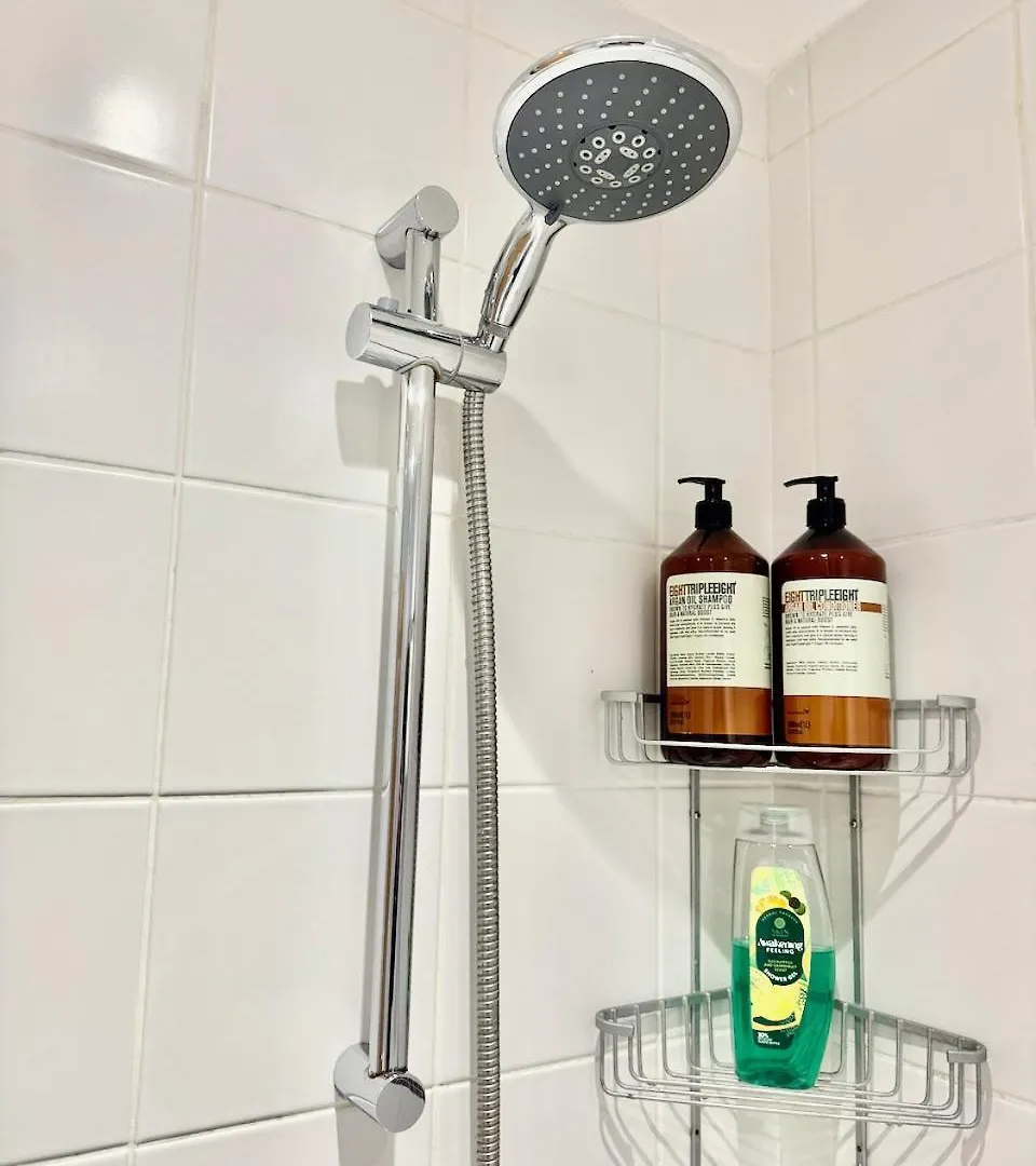 Newly Refurbished! Eastside Escape - Conveniently Located With Fantastic Local Transport Links Lejlighed Belfast Storbritannien
