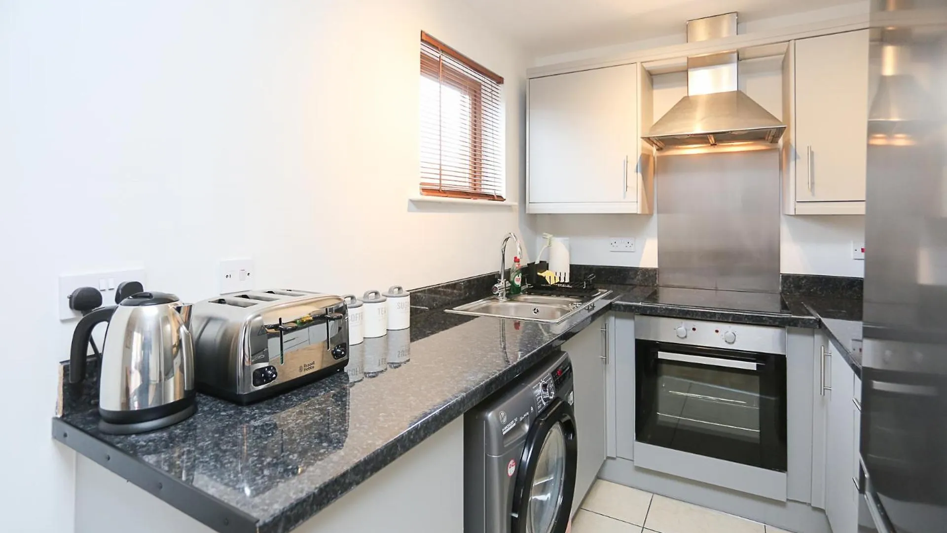 Newly Refurbished! Eastside Escape - Conveniently Located With Fantastic Local Transport Links Lejlighed Belfast