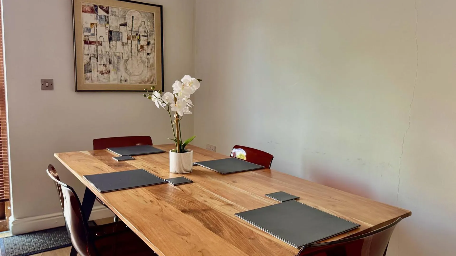 Newly Refurbished! Eastside Escape - Conveniently Located With Fantastic Local Transport Links Lejlighed Belfast