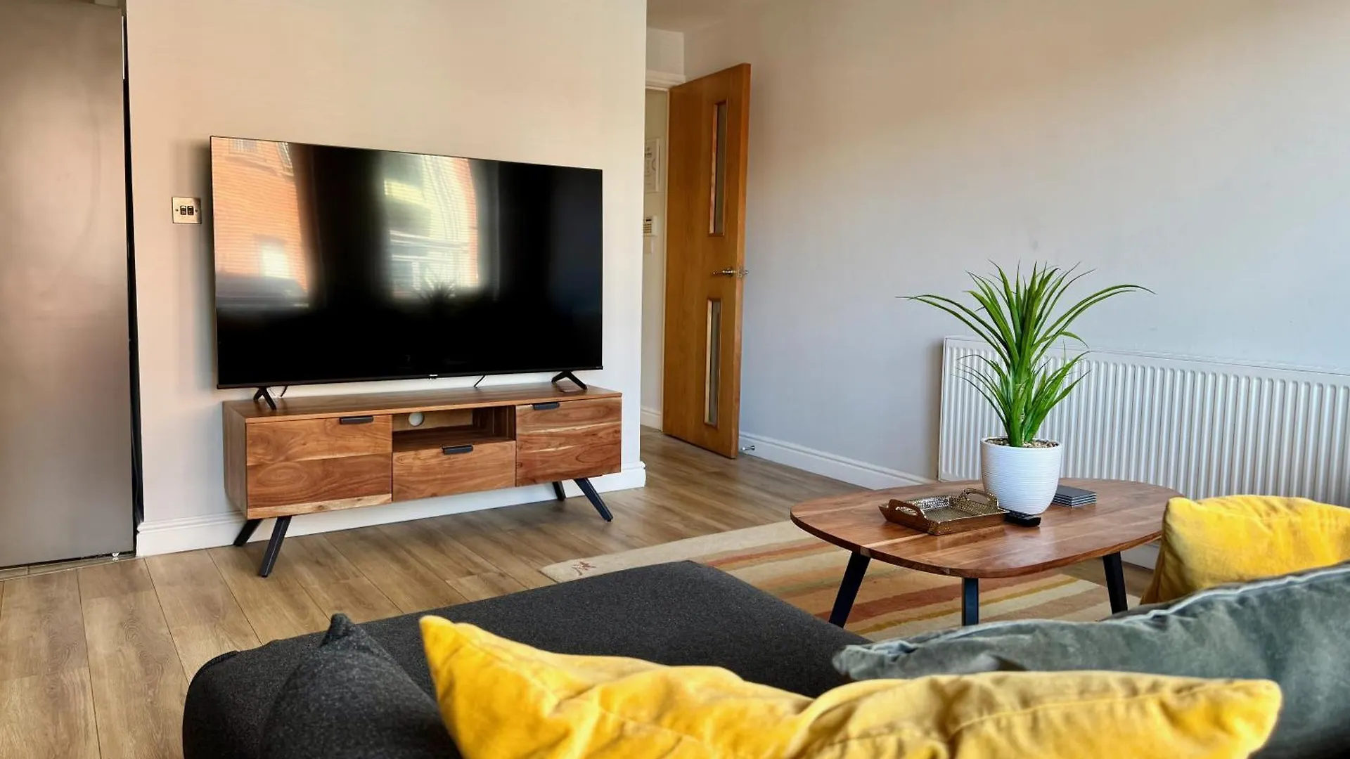 Newly Refurbished! Eastside Escape - Conveniently Located With Fantastic Local Transport Links Lejlighed Belfast 0*,  Storbritannien